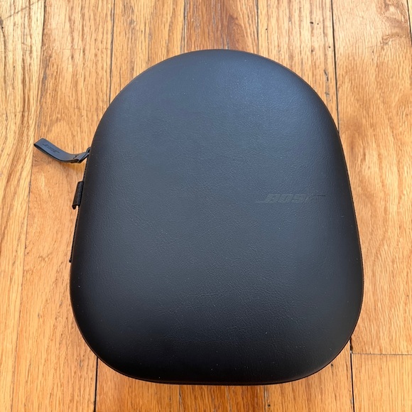 Bose Noise Cancelling Headphones 700 - Picture 4 of 7